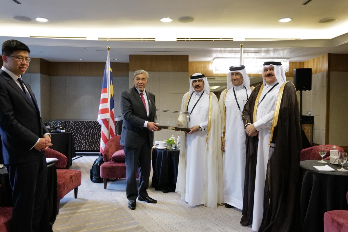 Deputy Prime Minister of Malaysia, H E Dato’ Seri Ahmad Zahid Hamidi with the Qatar Chamber officials during the meeting.