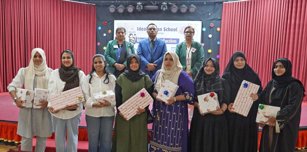  Teachers and officials at the event.