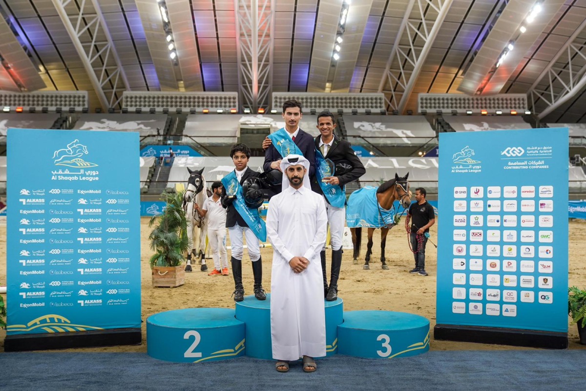 Al Shaqab League Director Khalid Al Nuami honoured the podium winners of Youth Champions 125/130 cm class.