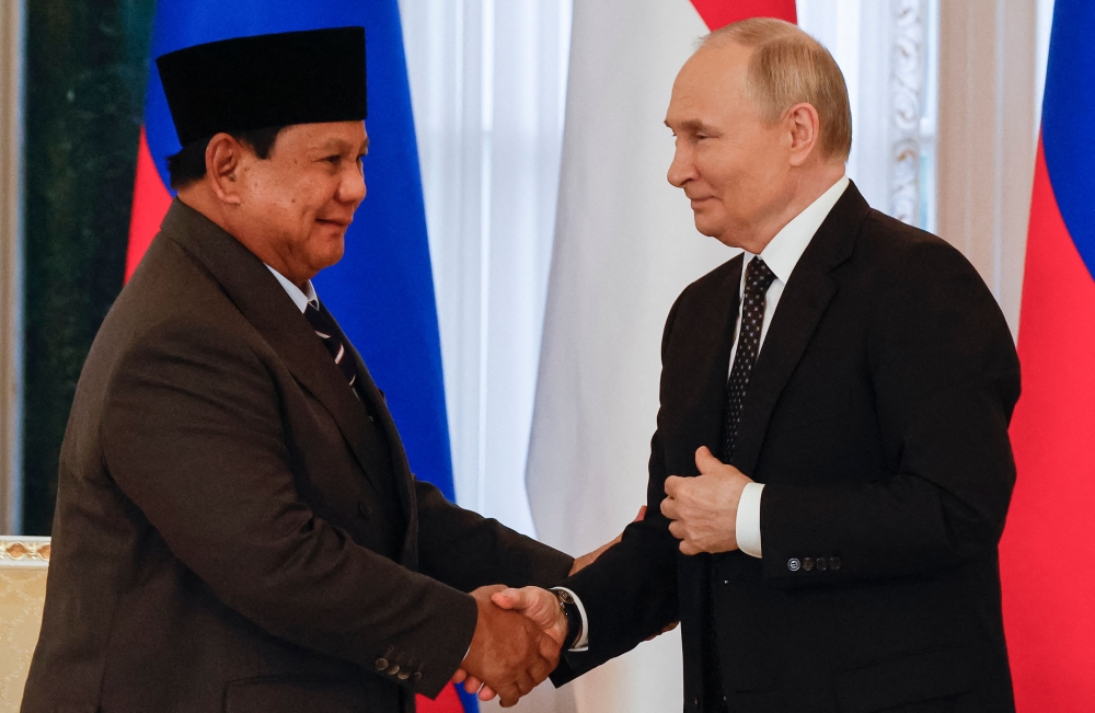 Russia's President Vladimir Putin (right) and his Indonesian counterpart Prabowo Subianto attend signing ceremony after their meeting in Saint Peterburg on June 19, 2025. (Photo by Anatoly Maltsev / POOL / AFP)
