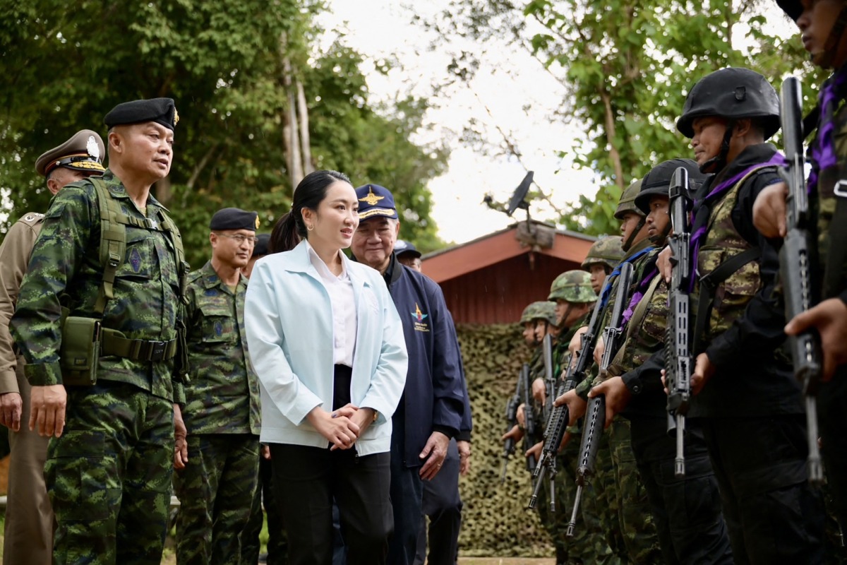 This handout photo from the Royal Thai Government taken and released on June 20, 2025 shows Thailand's Prime Minister Paetongtarn Shinawatra (C) speaking to troops next to Royal Thai Army Lieutenant General Boonsin Padklang (L) during a visit to Morakot Operations Base in Ubon Ratchathani province. Photo by Handout / ROYAL THAI GOVERNMENT / AFP.
