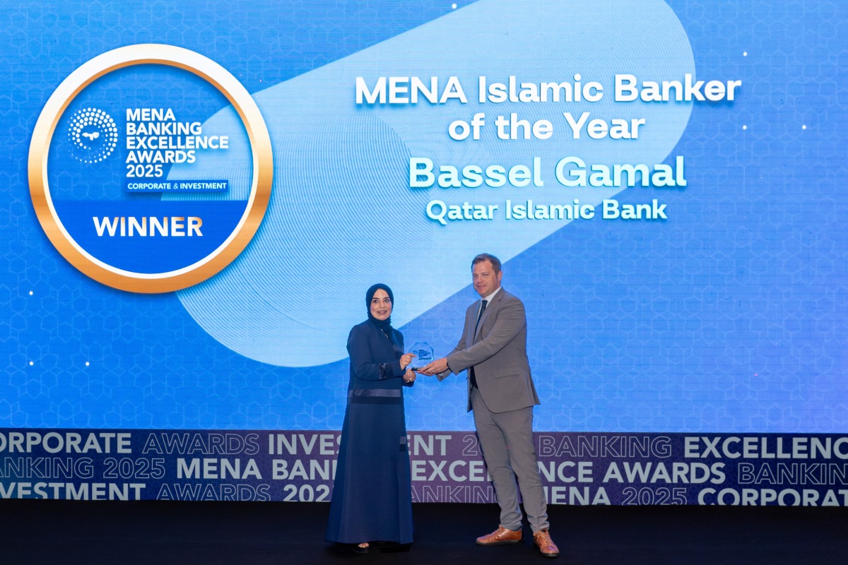 A QIB official receiving award during the event.