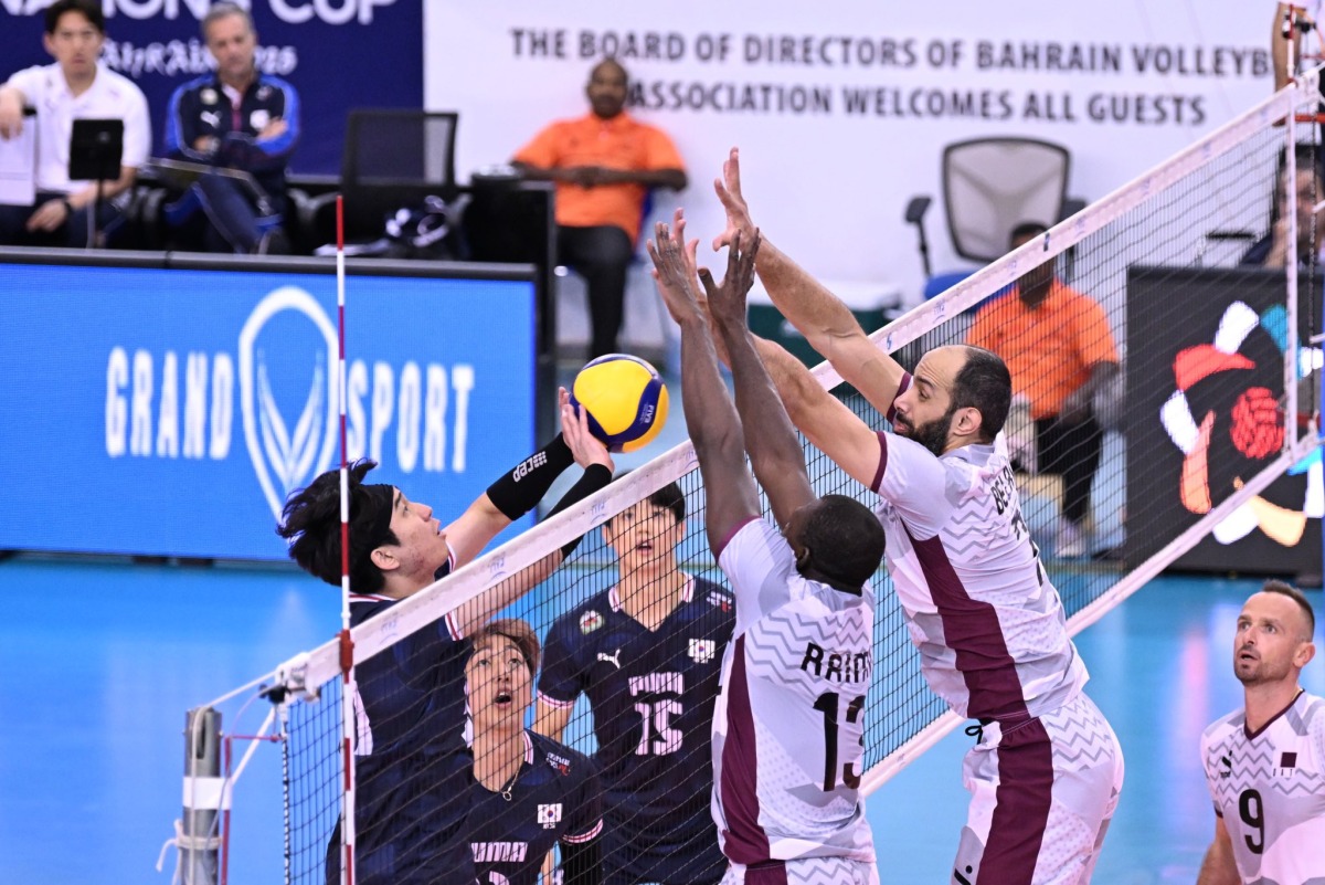 Qatar players block a spike from the South Korean team during yesterday's match.