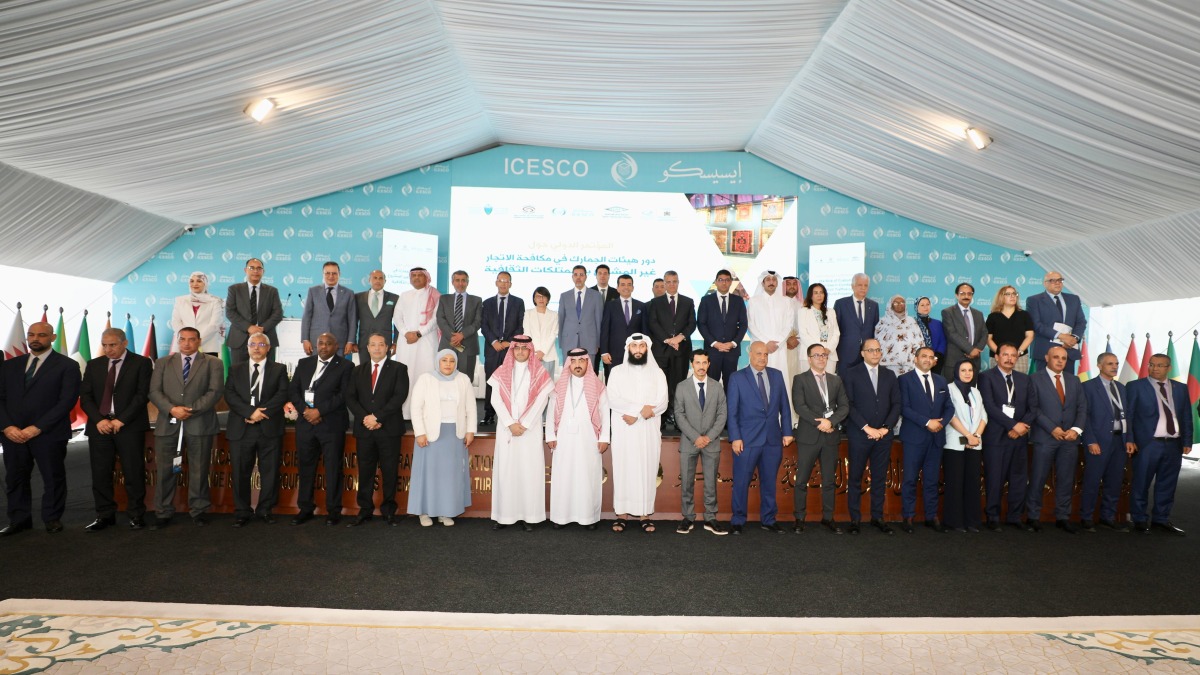  Participants in a group photo during the opening ceremony.