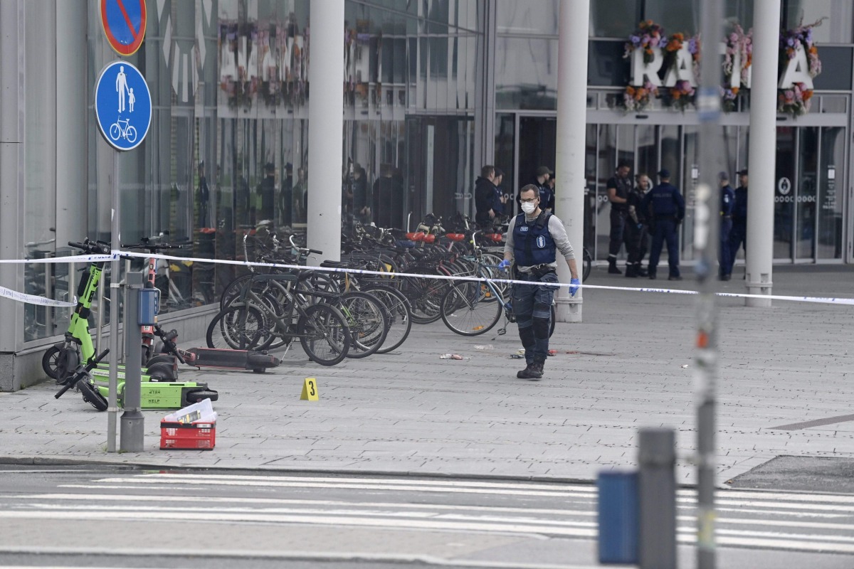 Police works at a cordoned area outside the Ratina shopping centre in Tampere, Finland on July 3, 2025. Photo by Saara Peltola / Lehtikuva / AFP