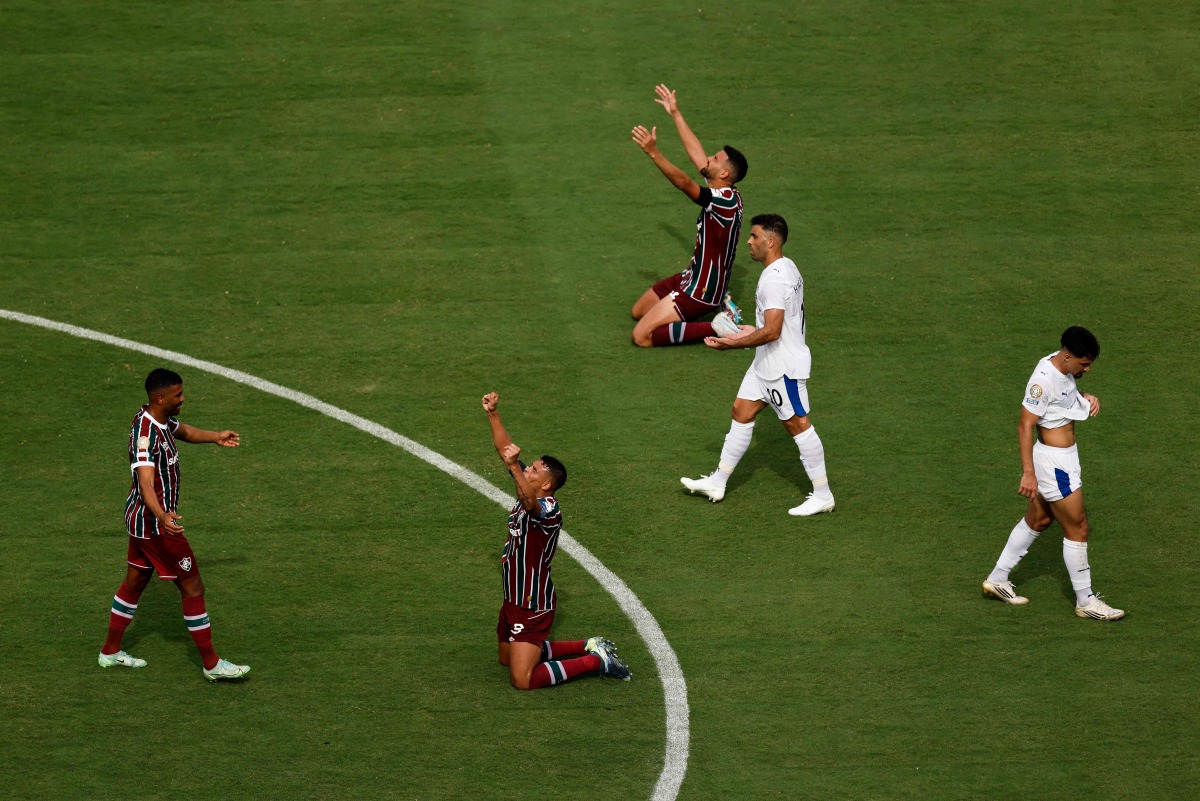  Ignacio #4, Thiago Silva #3 and Thiago Santos #29 of Fluminense FC celebrate in front of Abderrazzaq Hamed Allah #10 and Marcos Leonardo #11 of Al Hilal following the FIFA Club World Cup 2025 quarter final match between Fluminense FC and Al Hilal at Camping World Stadium on July 04, 2025 in Orlando, Florida. (Photo by Michael Reaves / GETTY IMAGES NORTH AMERICA / Getty Images via AFP)