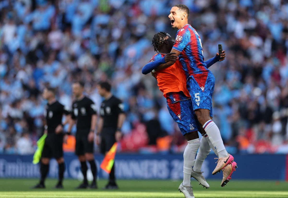 Crystal Palace's French defender #05 Maxence Lacroix (C) celebrates with teammates after the English FA Cup final football match between Crystal Palace and Manchester City at Wembley stadium in London, on May 17, 2025. Palace won the match 1-0. (Photo by Adrian Dennis / AFP)
