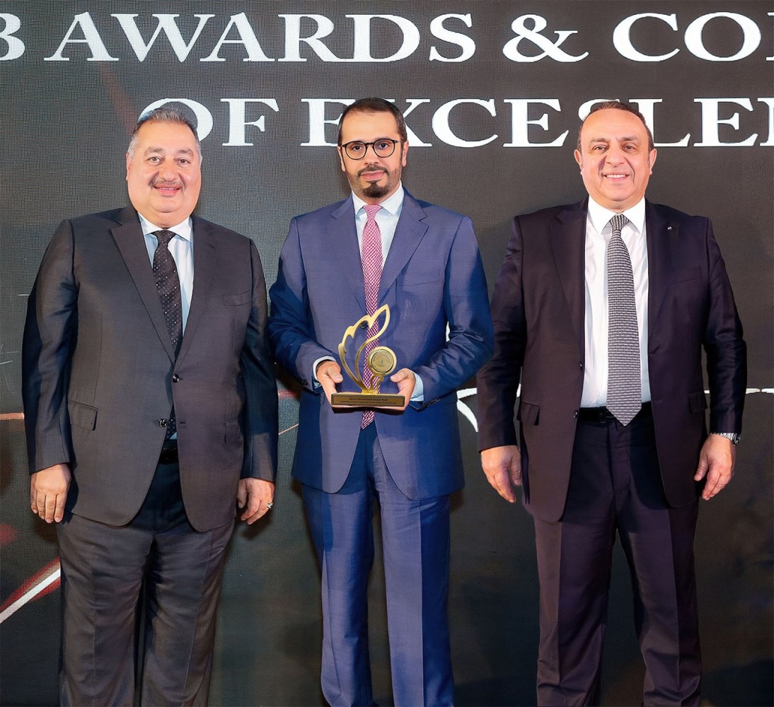 Chief of Corporate Sector at QIIB Omar Abdulaziz Al Meer with other officials receiving the award during the ceremony.w