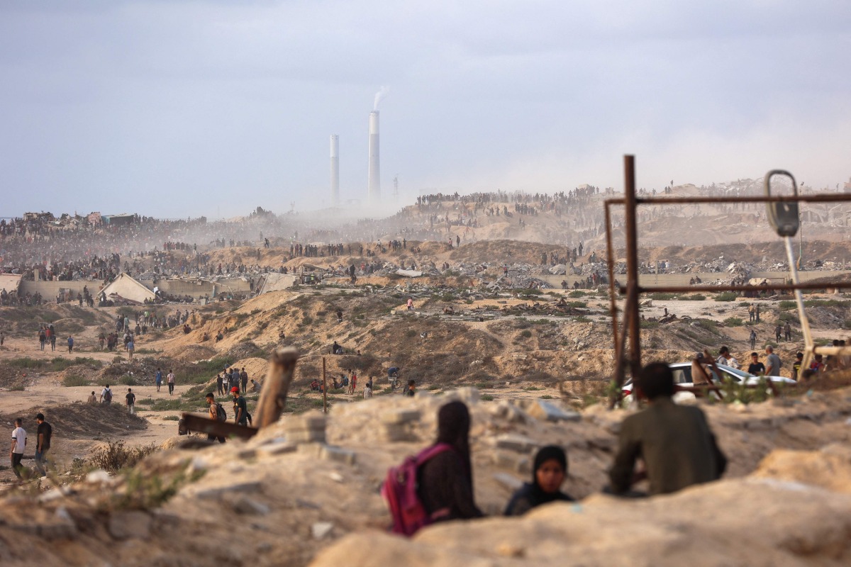 Palestinians gather on a coastal path west of Beit Lahia to attempt to get food aid on July 29, 2025, after aid trucks entered the Israel-besieged Gaza Strip from the northern Zikim border crossing. (Photo by Omar AL-QATTAA / AFP)