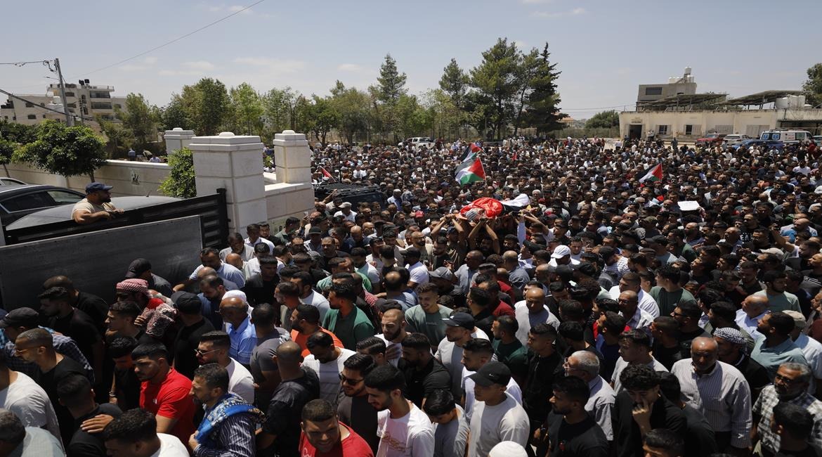 Scene from the funeral procession for Khamis Ayyad in Silwal. Pic from social media. 