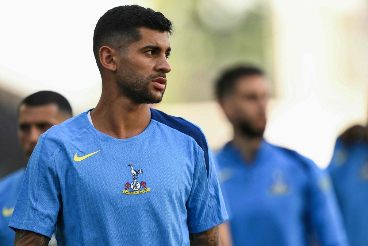 Tottenham Hotspur's Argentinian defender #17 Cristian Romero attends a training session at Friuli stadium, in Udine, on August 12, 2025, on the eve of the 2025 UEFA Super Cup final football match between Paris Saint-Germain (PSG) and Tottenham Hotspur FC. (Photo by Marco BERTORELLO / AFP)