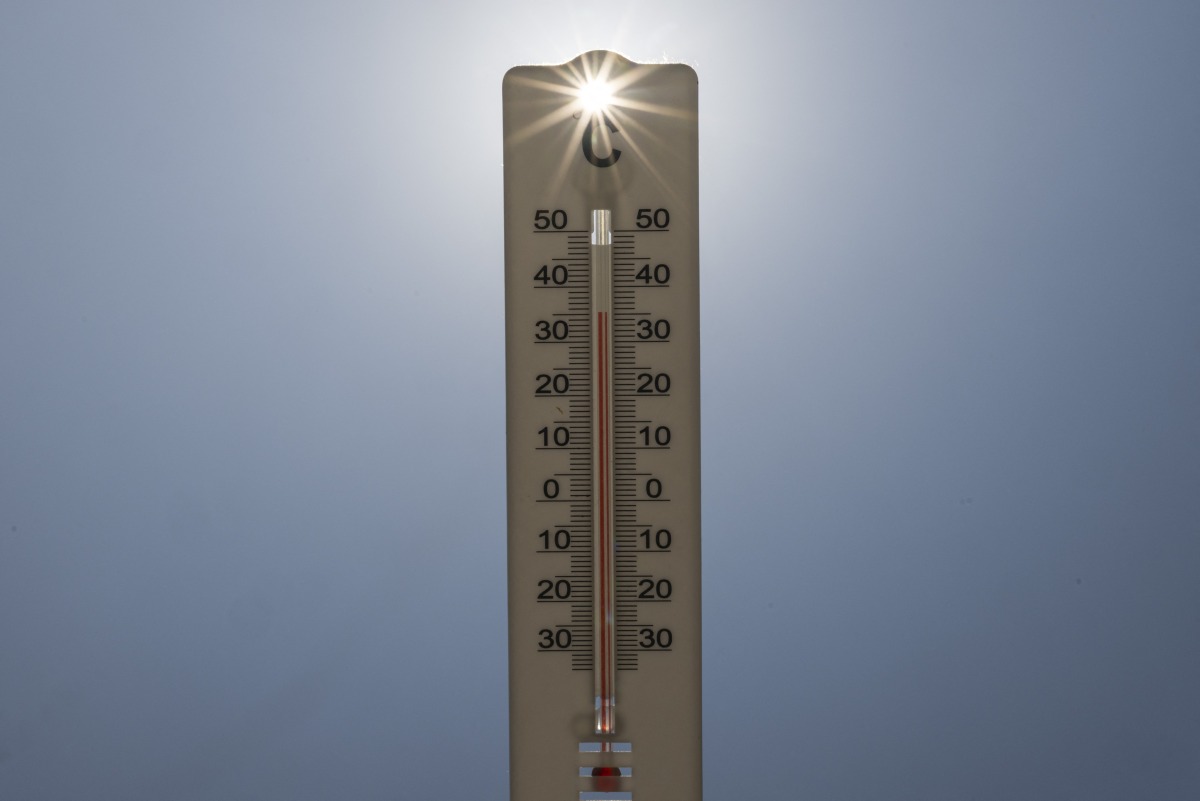 This photograph shows sun rays shining through a handheld house thermometer reading 35 degrees Celsius, in Montreuil on the afternoon of August 14, 2025, amid a heatwave in Europe. Photo by Martin LELIEVRE / AFP.