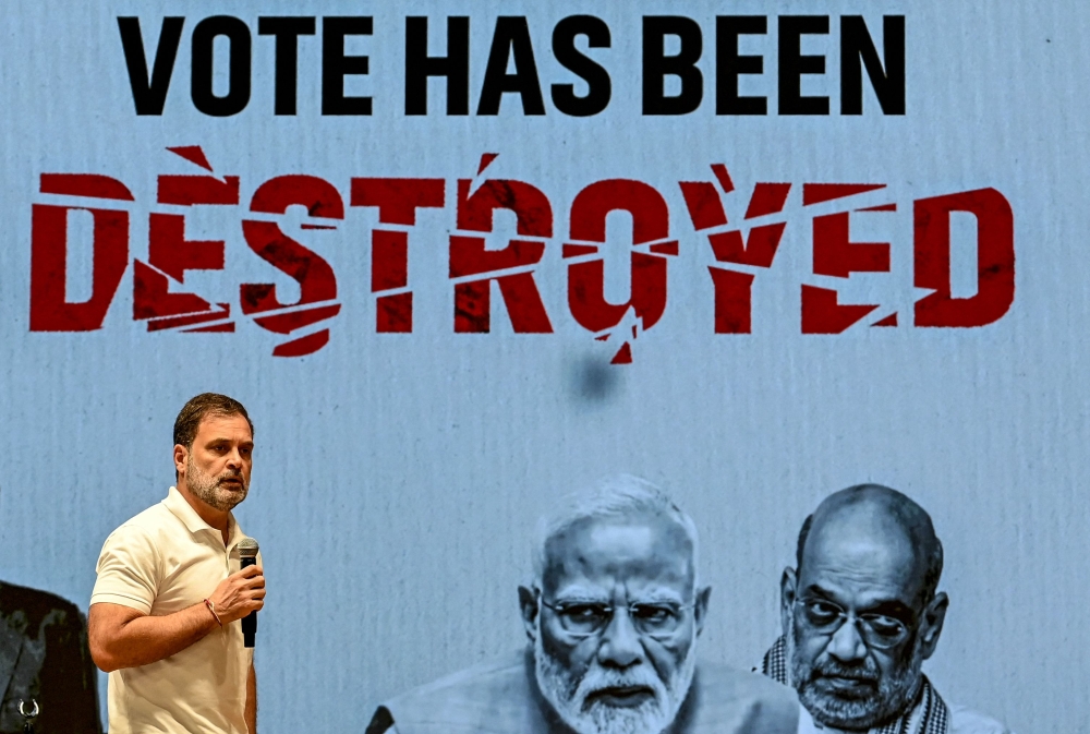 (Files) Indian National Congress (INC) party leader Rahul Gandhi (L) addressing the media at the party headquarters in New Delhi on August 7, 2025. (Photo by Arun SANKAR / AFP)