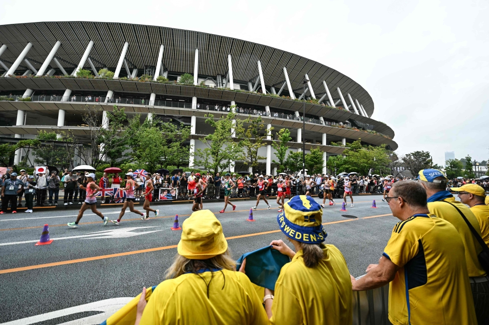 Spectators watch the men's 35km race walk final during the World Athletics Championships in Tokyo on September 13, 2025. (Photo by Philip Fong / AFP)