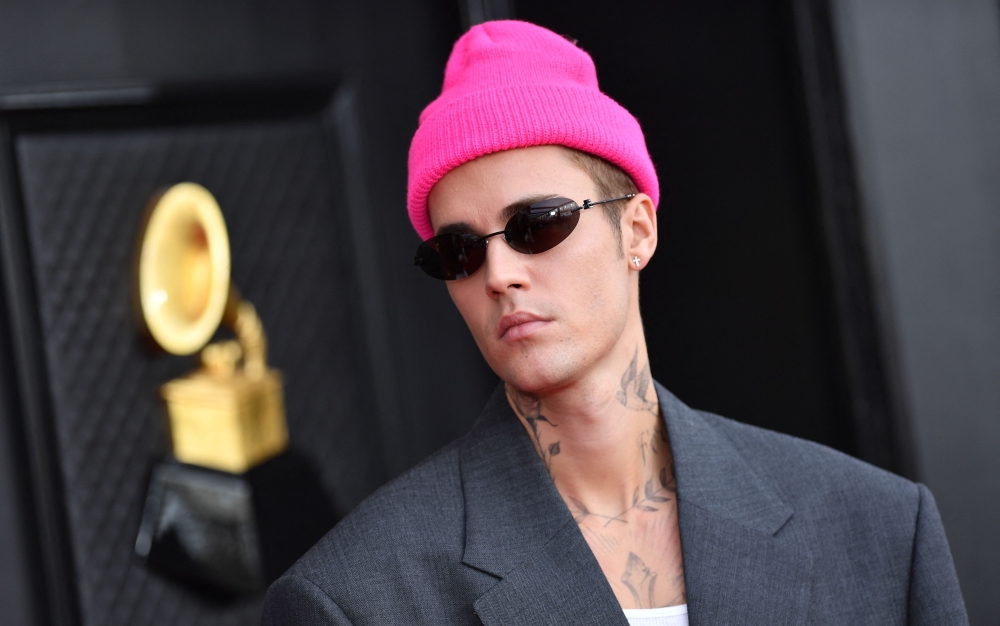 File: Canadian singer and songwriter Justin Bieber arrives for the 64th Annual Grammy Awards at the MGM Grand Garden Arena in Las Vegas, on April 3, 2022. (Photo by Angela Weiss / AFP)

