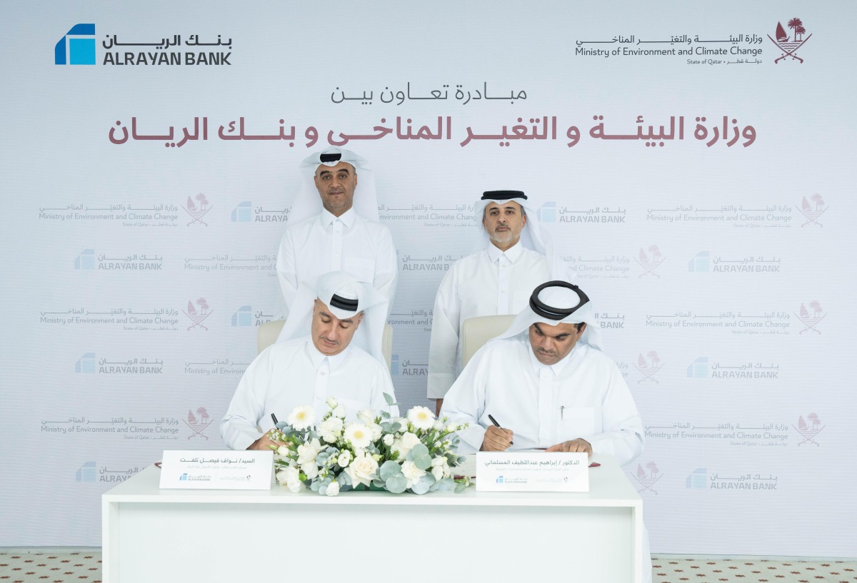 Minister of Environment and Climate Change H E Dr. Abdullah bin Abdulaziz bin Turki Al Subaie and Acting GCEO of AlRayan Bank, Omar Al Emadi witnessing the signing. 
