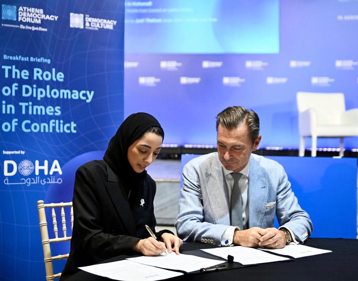 President of the Athens Democracy Forum, Achilles Tsaltas; and General Manager of Doha Forum, Maha Al Kuwari signing a new partnership agreement. 