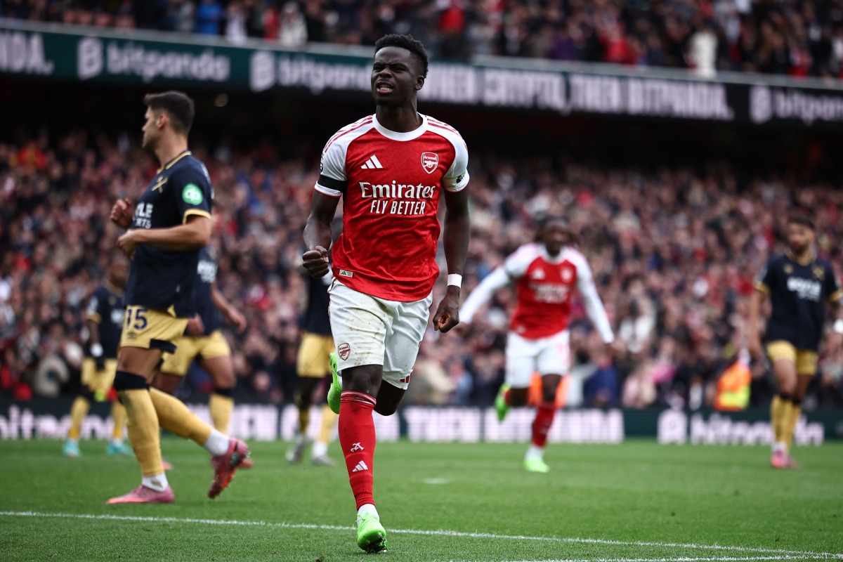Arsenal's English midfielder #07 Bukayo Saka celebrates after scoring their second goal from the penalty spot during the English Premier League football match between Arsenal and West Ham United at the Emirates Stadium in London on October 4, 2025. (Photo by HENRY NICHOLLS / AFP)