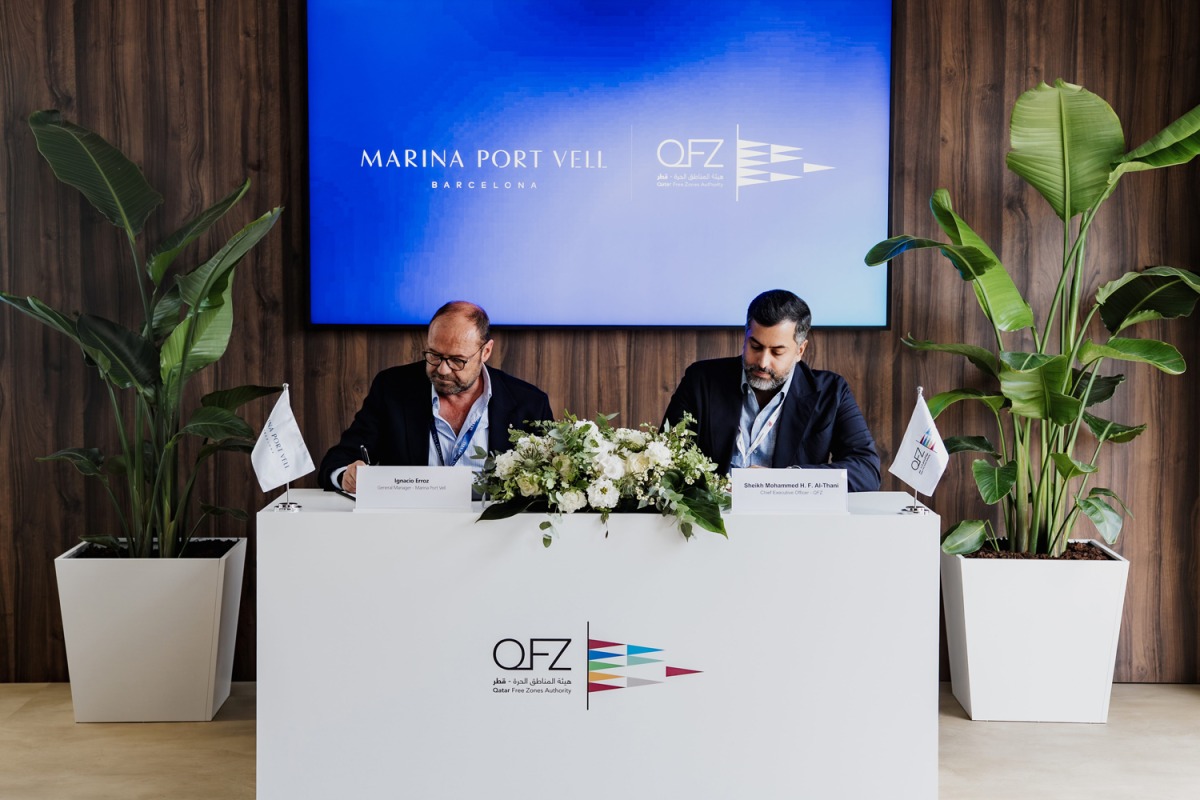 CEO of QFZ Sheikh Mohammed bin Hamad bin Faisal Al-Thani and Director and CEO of Marina Port Vell Barcelona Ignacio Erroz signing the MoU.