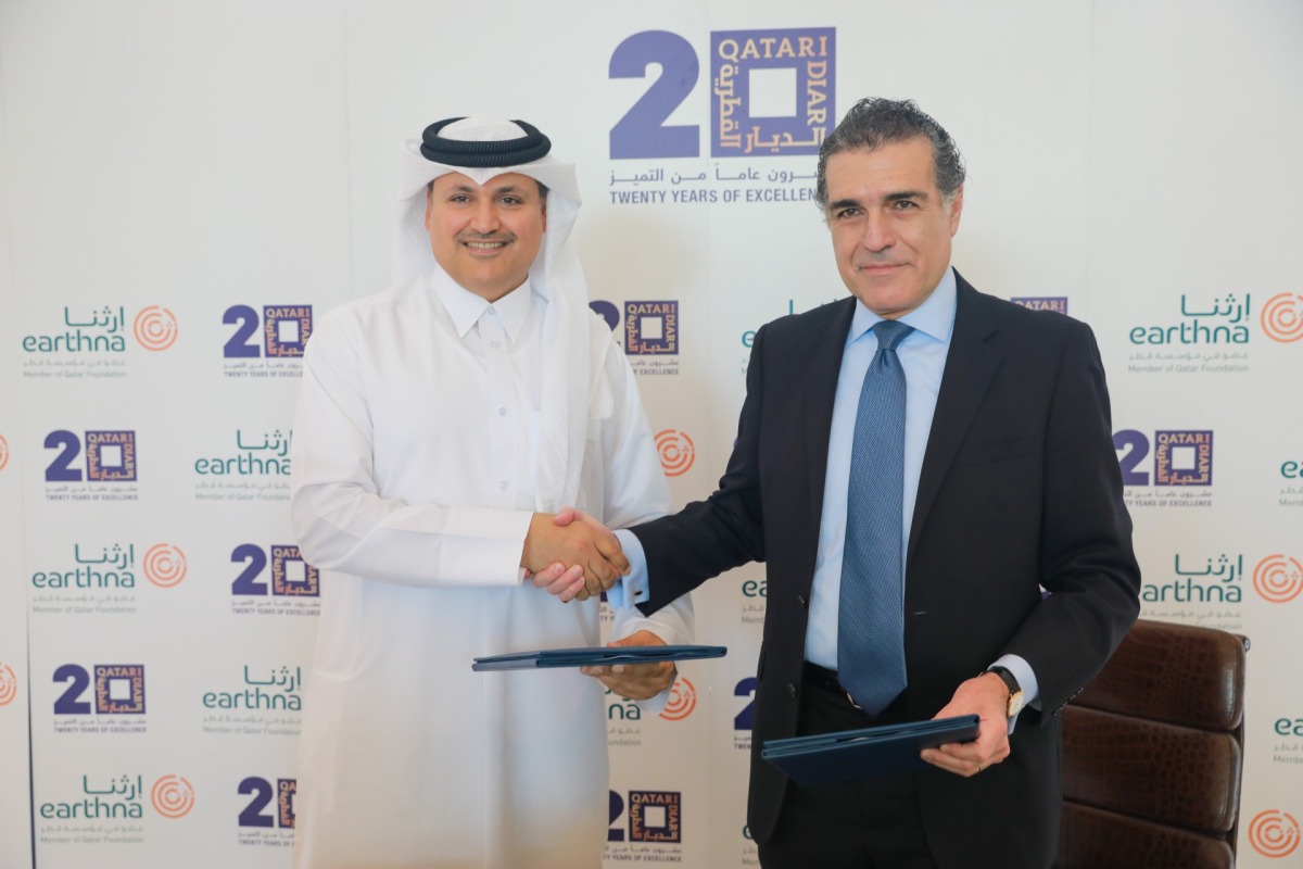 Chief Development and Asset Management Officer – Qatar at Qatari Diar, Eng. Fahad Abdullatif Al Jahrami and Executive Director of Earthna, Dr. Gonzalo Castro de la Mata (right) at the MoU signing. 