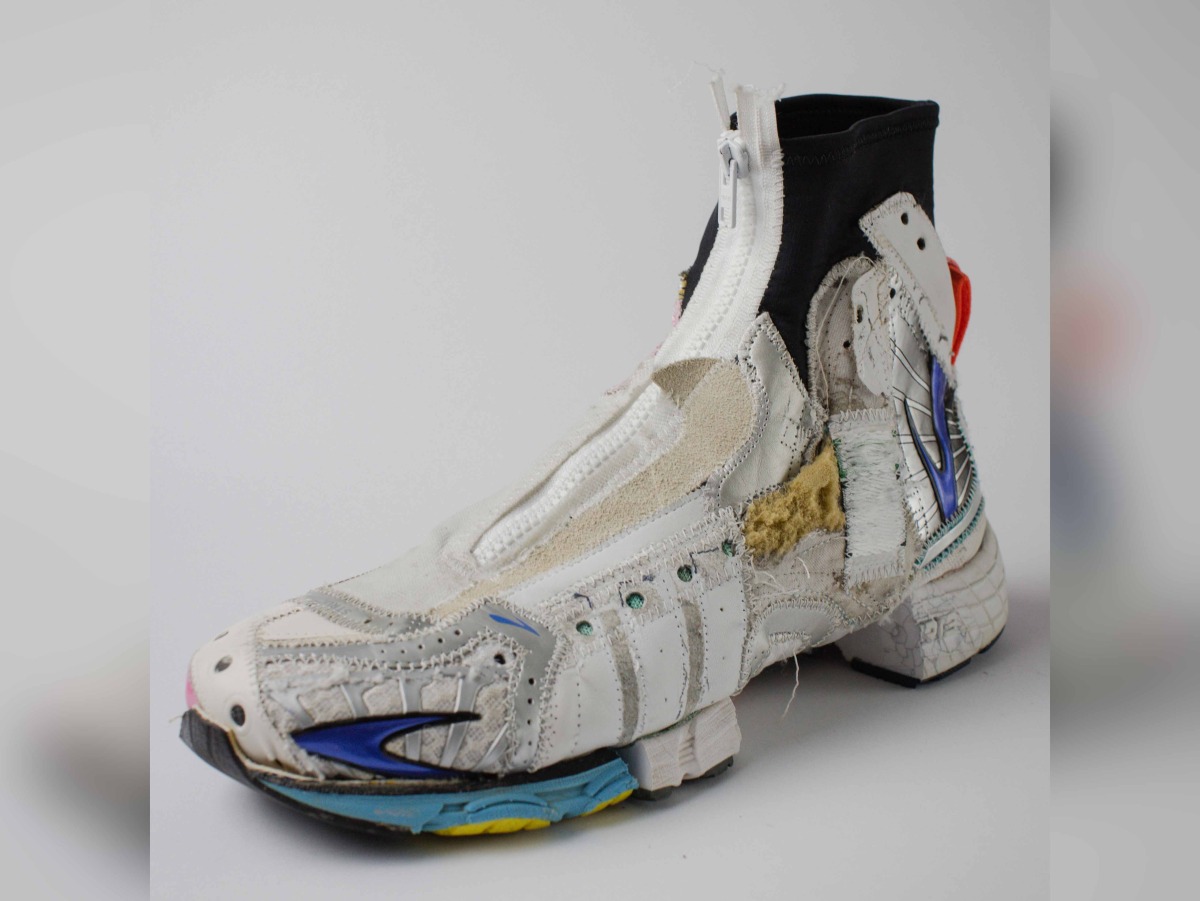 Sneakers Unboxed tells the story of sneakers, including over 200 pairs of sneakers alongside contextual images, film, and archival materials.