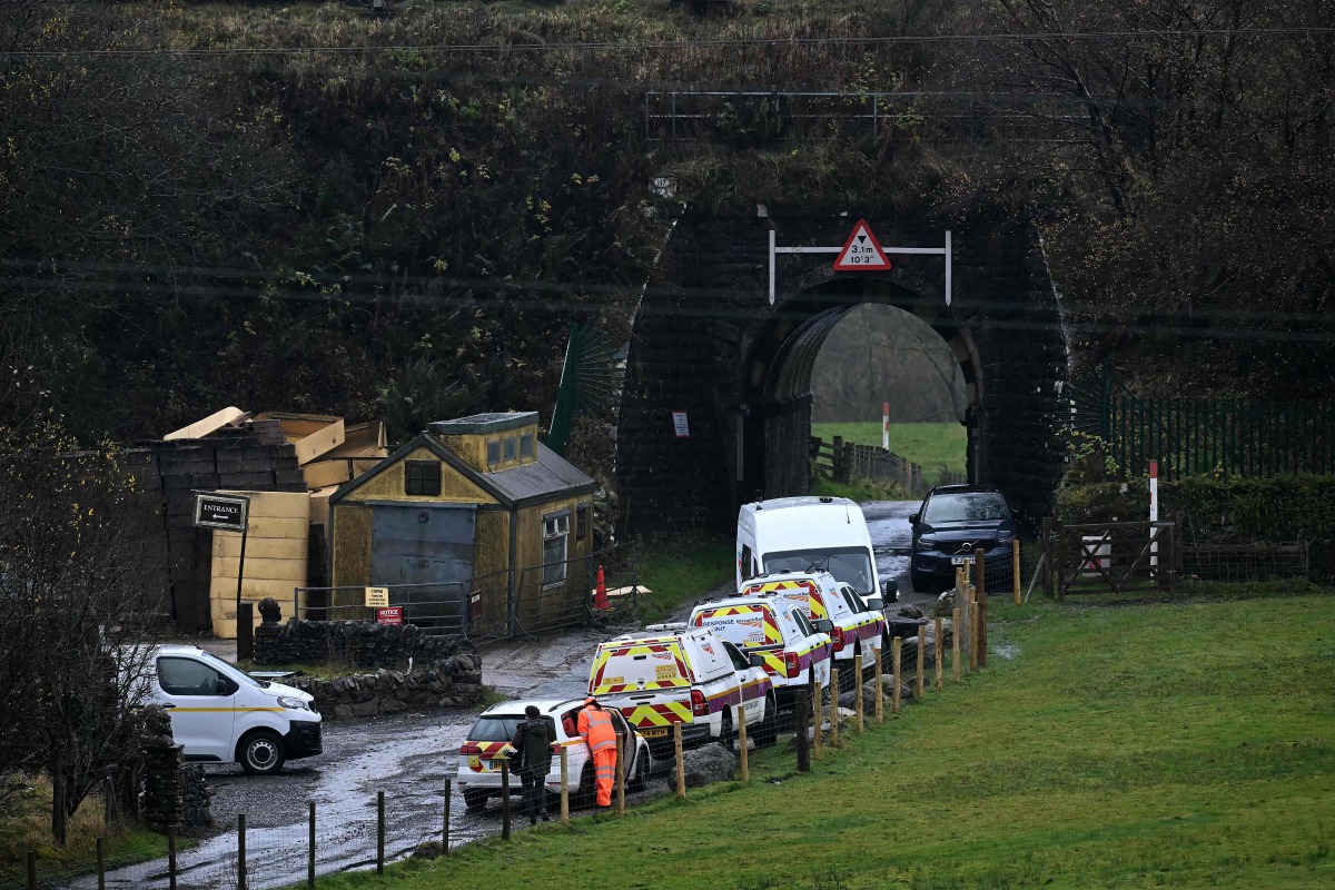 Network rail engineers' vehicles are pictured near to where an Avanti West Coast train, travelling from Glasgow to London Euston sation, derailed, near Shap, north west England on November 3, 2025. Photo by Paul ELLIS / AFP