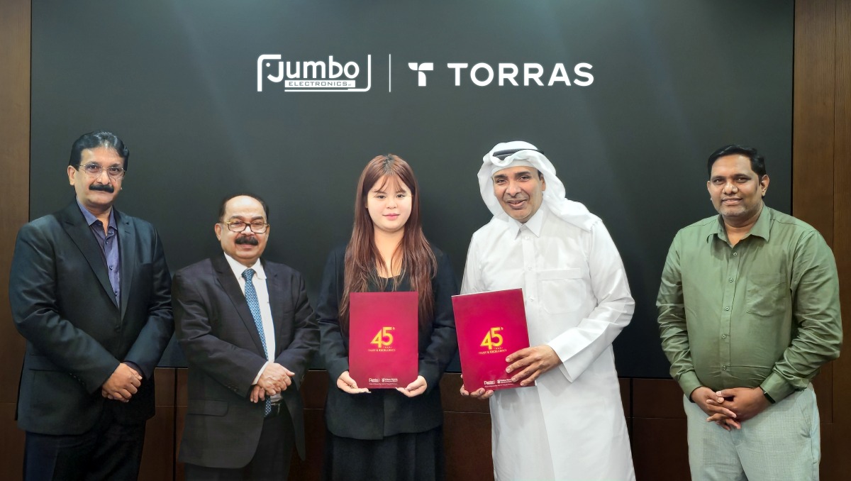 Director and CEO of Jumbo Electronics C V Rappai with other officials during the event.