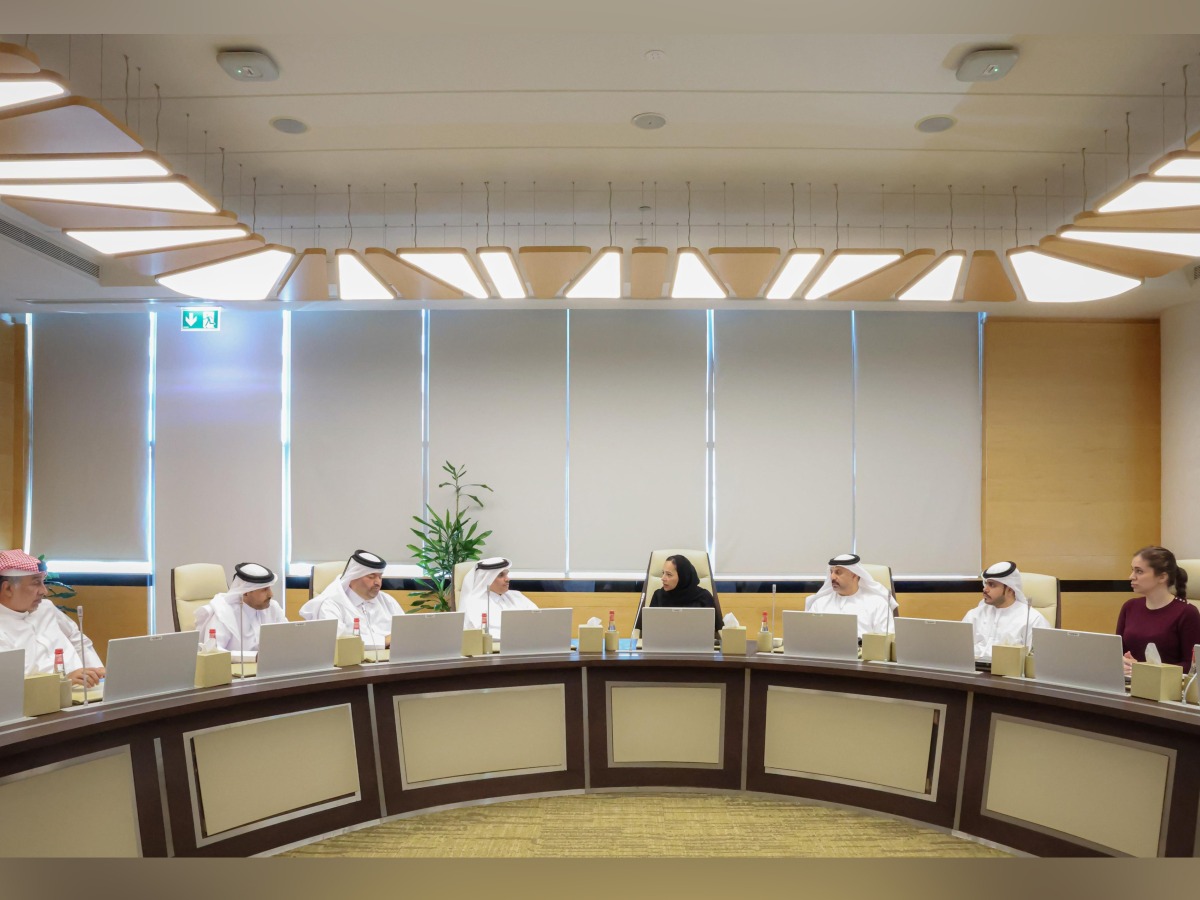 Qatari delegation discussing several leading environmental initiatives and projects in the UAE.