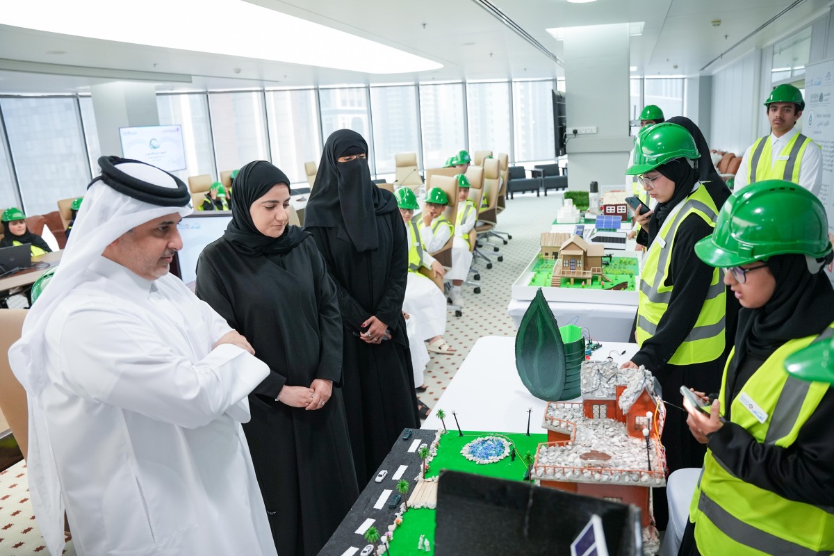Minister of Environment and Climate Change H E Dr. Abdullah bin Abdulaziz bin Turki Al Subaie touring the exhibition.
