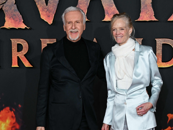 US director James Cameron and his spouse US former actress and model Suzy Amis Cameron pose during a photocall for the European premiere of 