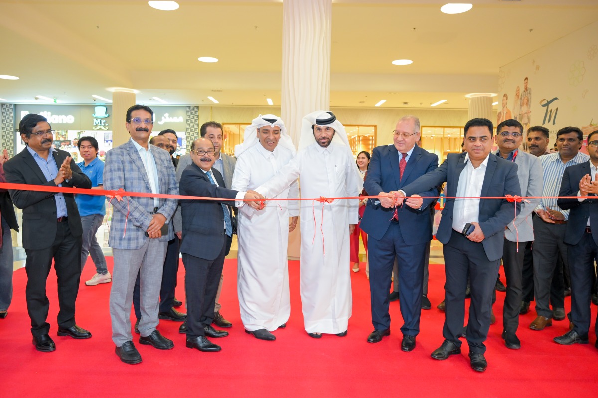 Vice-Chairman and Managing Director of Jumbo Electronics, Sajed Sulaiman; Director and CEO of Jumbo Electronics, CV Rappai; and other officials and guests inaugurating the store.