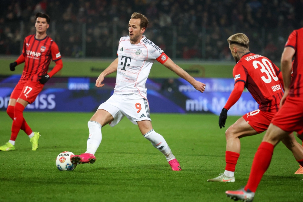 Bayern Munich's English forward #09 Harry Kane controls the ball during the German first division Bundesliga football match between FC Heidenheim and FC Bayern Munich in Heidenheim, southern Germany, on December 21, 2025. (Photo by Karl-Josef Hildenbrand / AFP) 