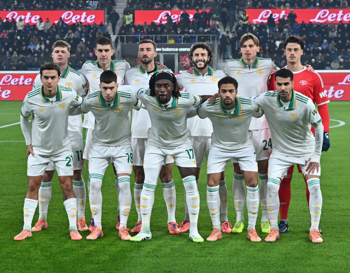 Roma's starting players pose for a group photo before a Serie A football match. Representational. (Photo by Alberto Lingria/Xinhua)