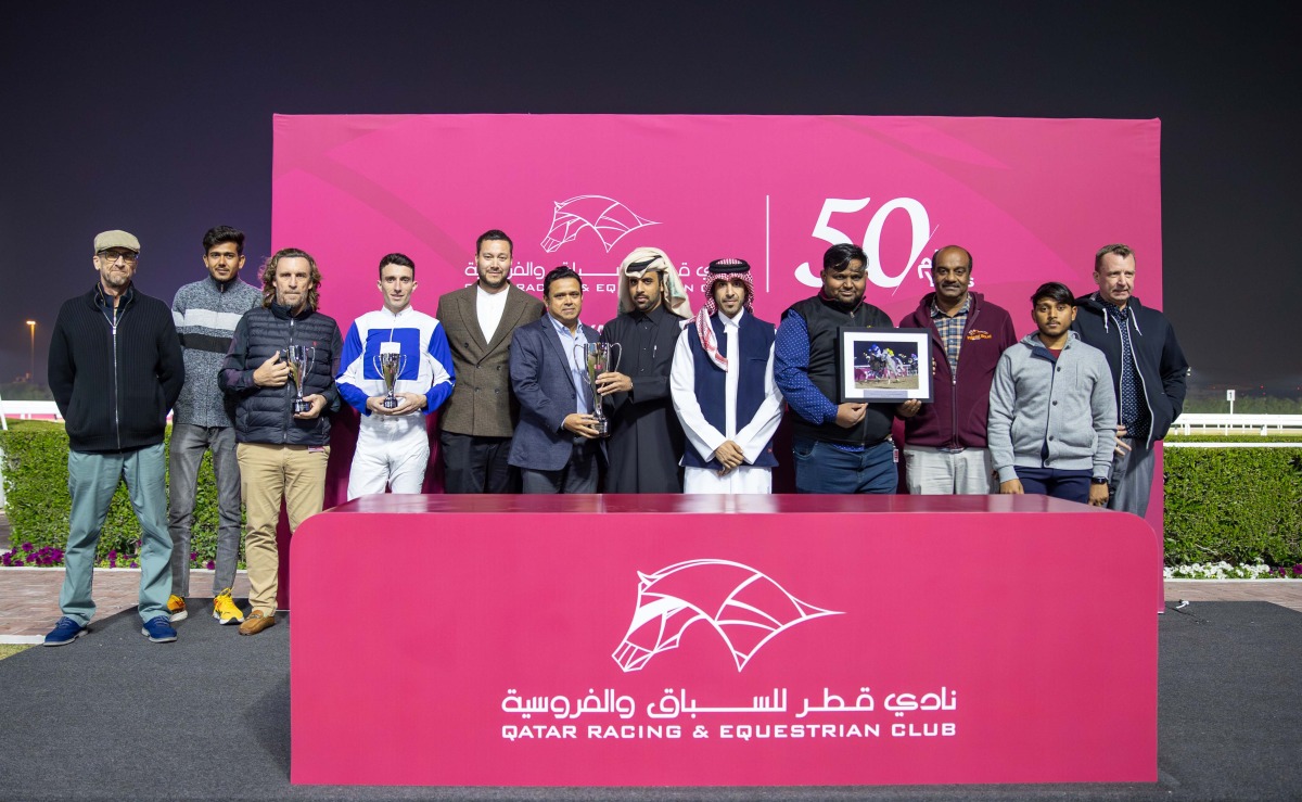 Deputy Director of the QREC Registration & Studbook Department Saad Ali Al Kubaisi crowned the winners of Baidda Algaa Cup. 