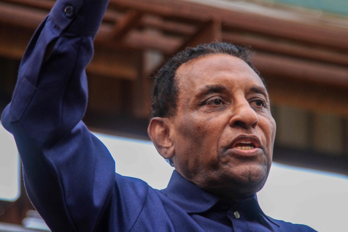 Kamil Idris, who was appointed in May as prime minister by Sudan's de facto leader Abdel Fattah al-Burhan, addresses people and local fighters supporting the Sudanese army who came to cheer him on, during a visit in Omdurman on July 19, 2025. (Photo by Ebrahim Hamid / AFP)

