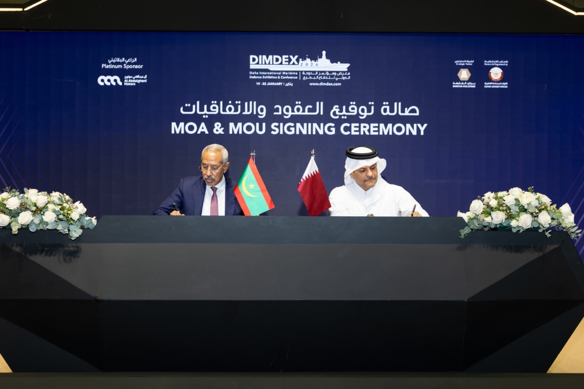 Deputy Prime Minister and Minister of State for Defence Affairs H E Sheikh Saoud bin Abdulrahman bin Hassan Al-Thani and Mauritanian Minister of Defence, Pensioners’ Affaires and Son of Martyrs H E Hanana Ould Sidi signing the agreement.