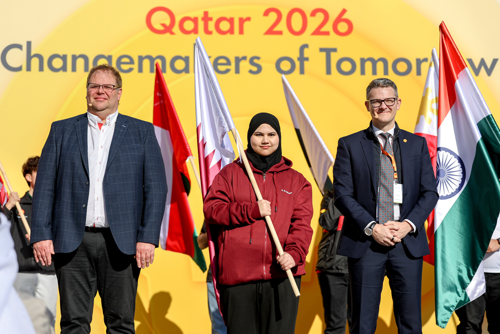 Managing Director of Shell Companies Qatar, Rob Maxwell (right) with other officials and students at the event.