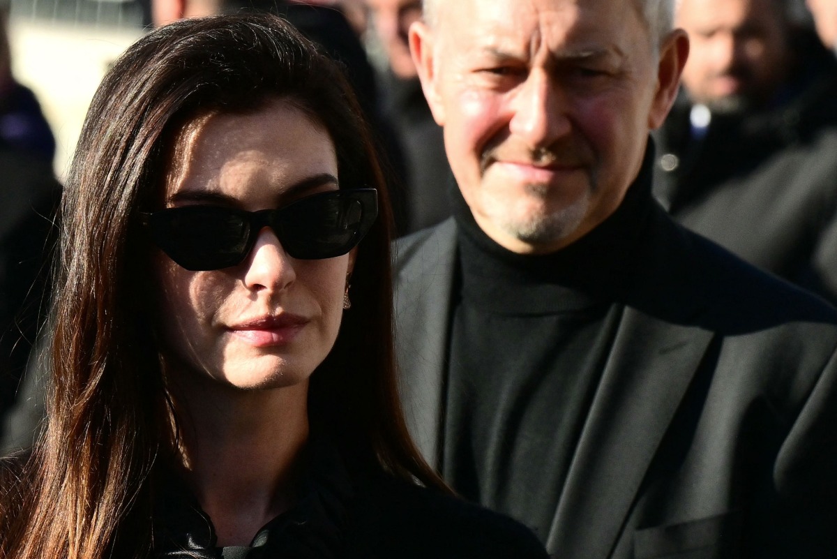US actress Anne Hathaway arrives at the funeral ceremony for the late Italian fashion designer Valentino Gavarani at the Basilic of Santa Maria degli Angeli e dei Martiri, in Rome on January 23, 2026. (Photo by Stefano RELLANDINI / AFP)