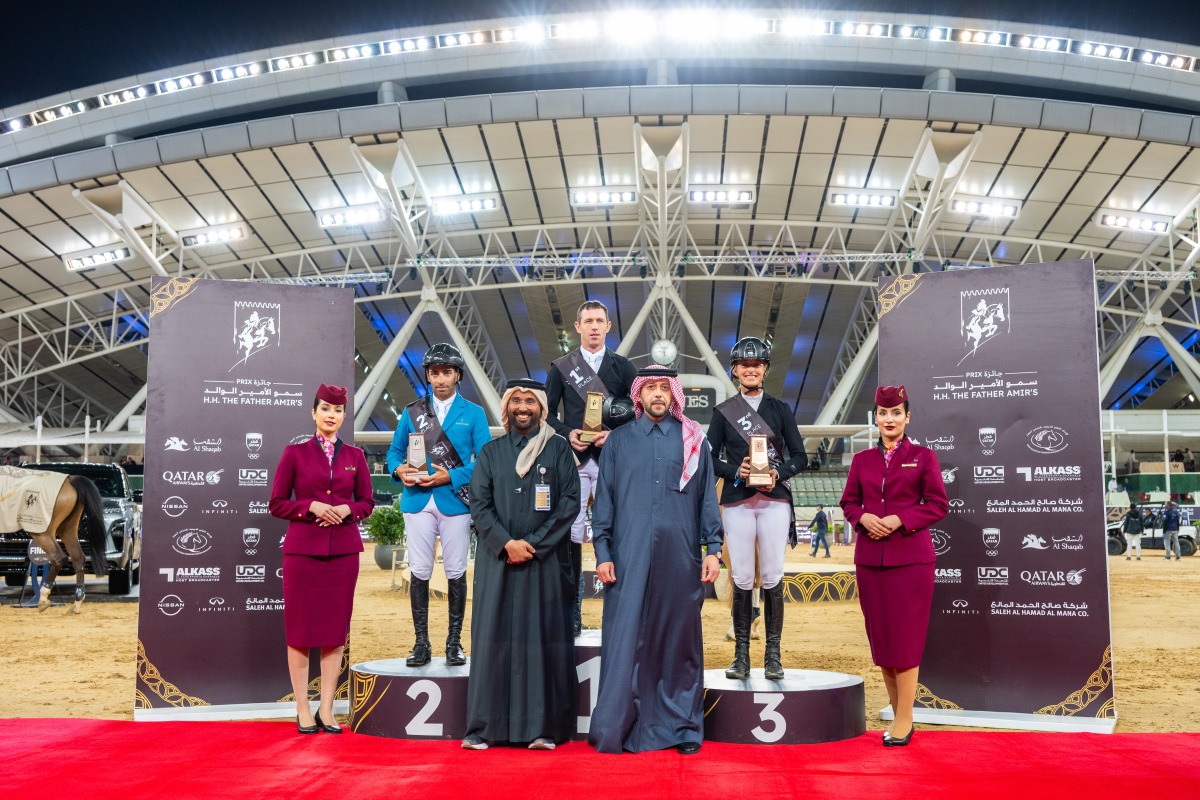 Minister of Public Health H E Mansoor bin Ebrahim bin Saad Al Mahmoud crowned the podium winners of CSI3* 1.50m Grand Prix Jump-Off. Deputy Event Director Mohammed Jaber Al Khayarin was also present. Britain’s Scott Brash won the title with Belgium’s Abdel Said claiming second place. USA’s Kristen Vanderveen was third in the event.