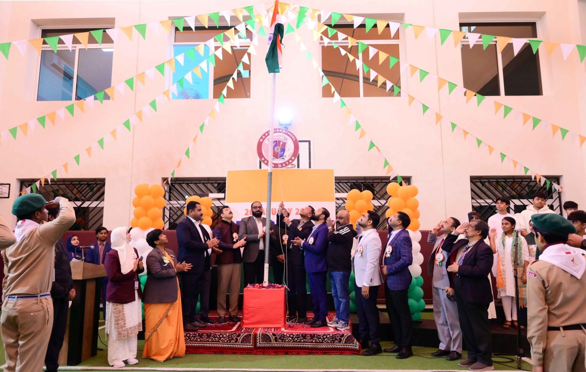 General Secretary of the MES Governing Board Dr. Najeeb K P hoisted the flag along with members of the MES Governing Board.