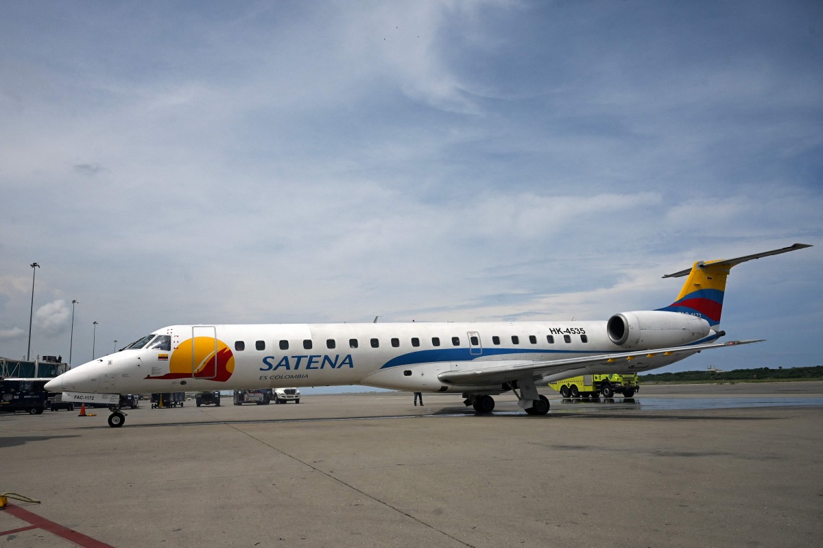(FILES) A Satena Airlines aircraft covering the route Bogota-Caracas is pictured upon arrival at Simon Bolivar International Airport in Maiquetia, La Guaira State, Venezuela, on November 9, 2022. (Photo by Federico PARRA / AFP)