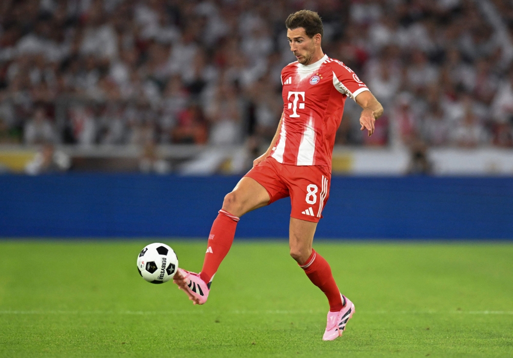 Bayern Munich's German midfielder #08 Leon Goretzka controls the ball during the German Supercup football match between VfB Stuttgart and FC Bayern Munich in Stuttgart, southern Germany on August 16, 2025. (Photo by Thomas Kienzle / AFP)