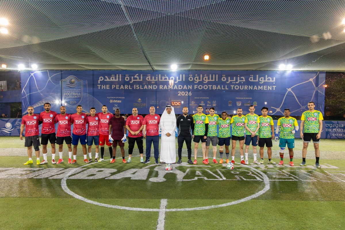 Executive Director of Public Services at UDC Eng. Abdullatif Al-Yafei with players at the event.