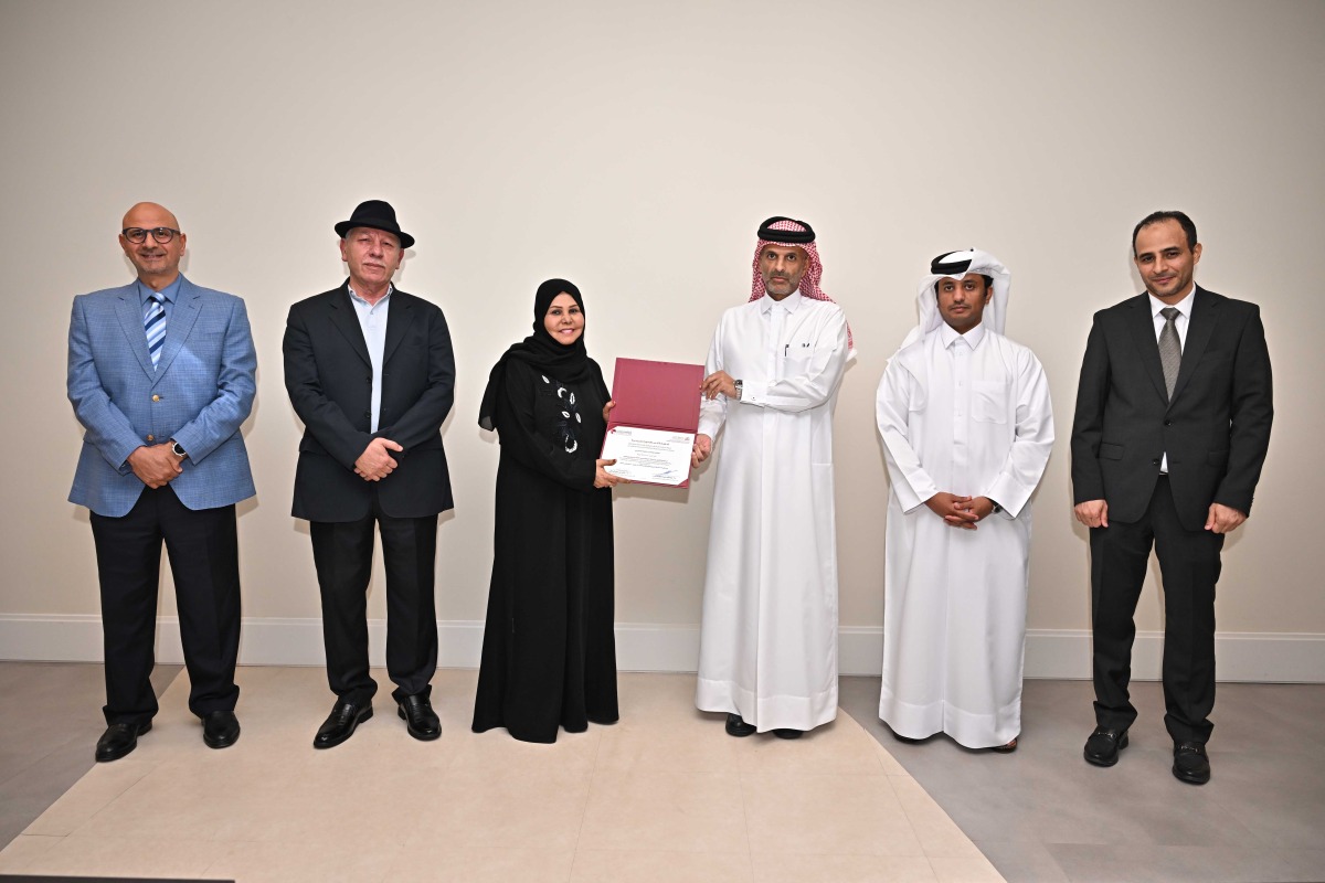 QICCA Vice Chairman Sheikh Dr. Thani bin Ali Al Thani presenting a cerificate to one of the trainees in the presence of other officials.