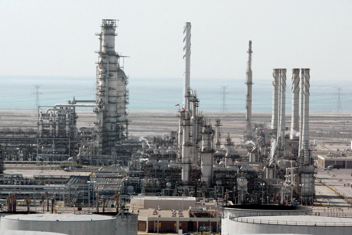 A general view shows Ras Tannura's oil production plant near Dammam in Saudi Arabia's eastern province, 27 December 2004. Photo by BILAL QABALAN / AFP