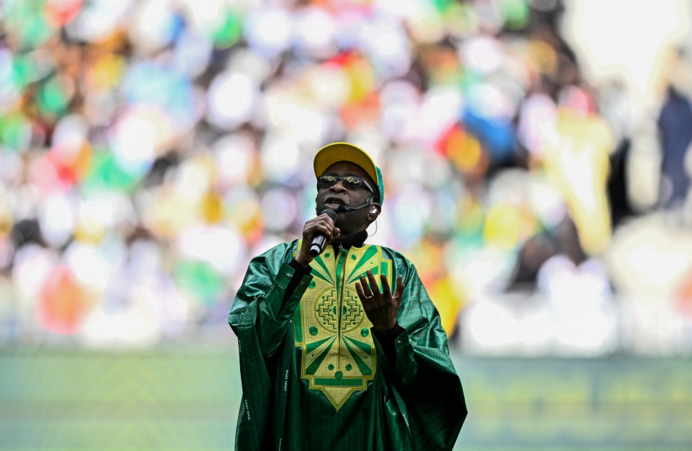Sengalese musician Youssou N'Dour performs ahead of the international friendly football match between Senegal and Peru at the Stade de France in Saint-Denis, north of Paris on March 28, 2026. (Photo by Julien De Rosa / AFP)