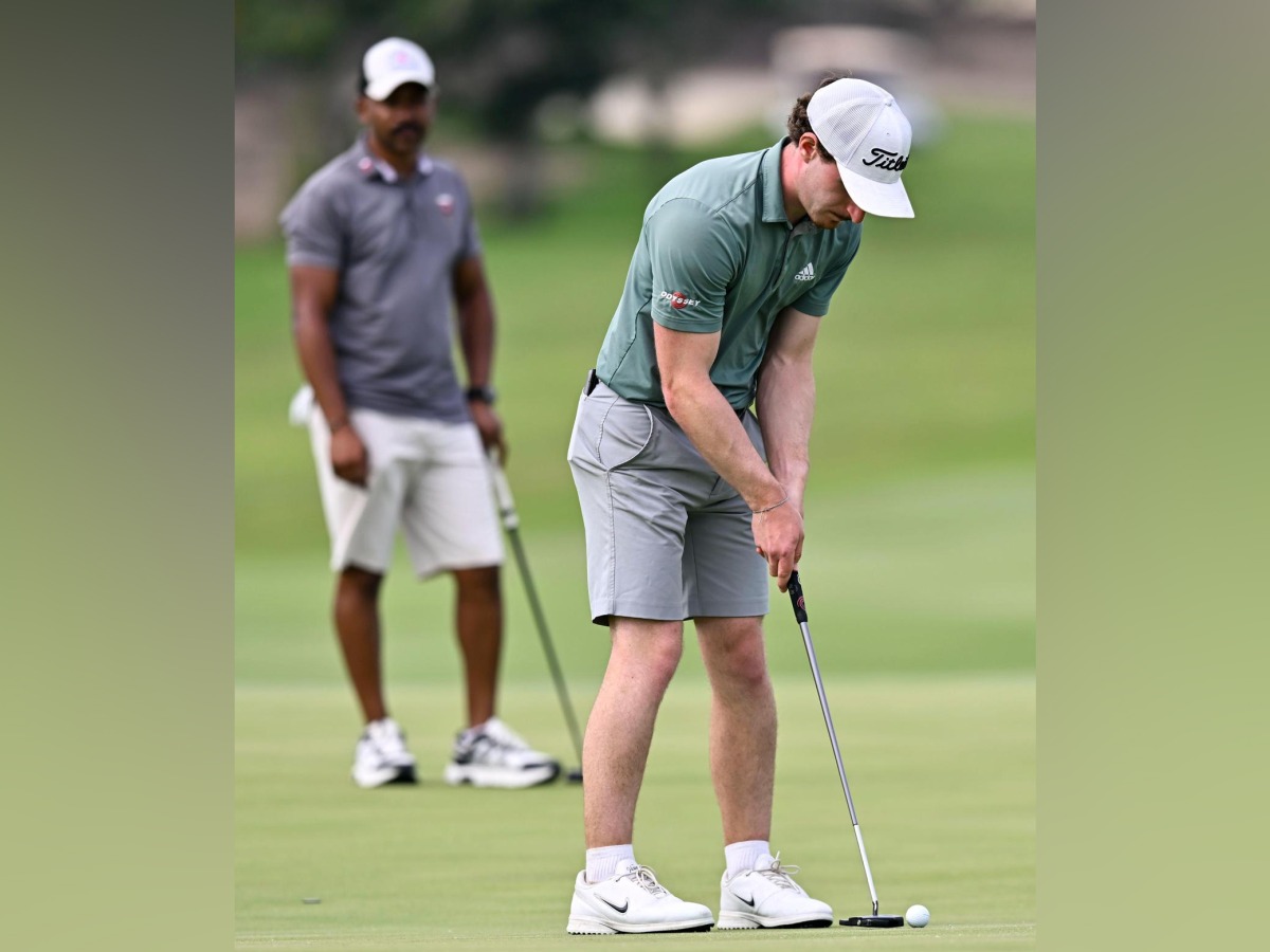 Calum Fitzgerald putts the ball.