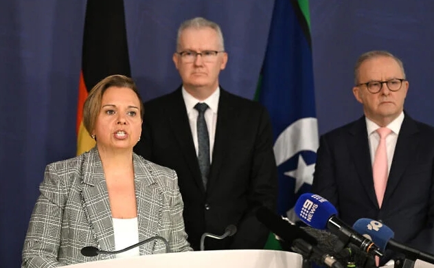 Australia's Attorney-General Michelle Rowland (L) speaks on the Royal Commission on last year's antisemitic attack where two gunmen killed 15 Jews at Australia's Bondi Beach, while Prime Minister Anthony Albanese (R) and Home Affairs Minister Tony Burke look on during a press conference in Sydney on April 30, 2026. (Saeed KHAN / AFP)