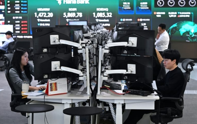 South Korea's Kospi index hit another record high thanks to a surge in chip titans SK hynix and Samsung Jung Yeon-je/AFP