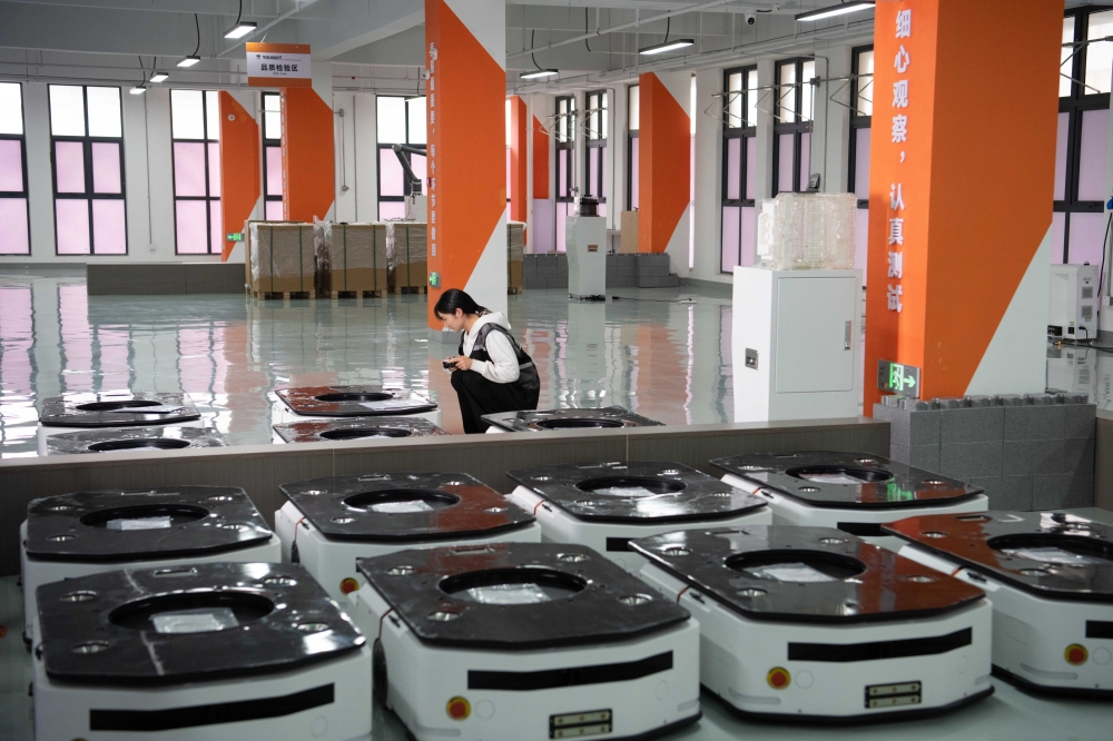 A technician checks the quality of mobile robots at Youibot Robotics Co., Ltd. in Hefei, east China's Anhui Province (Xinhua/Zhang Duan)